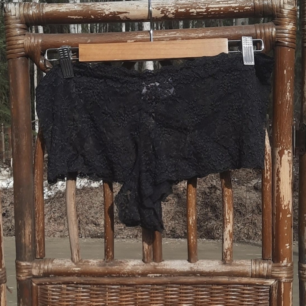 Elegant Black Lace Women's Shorts